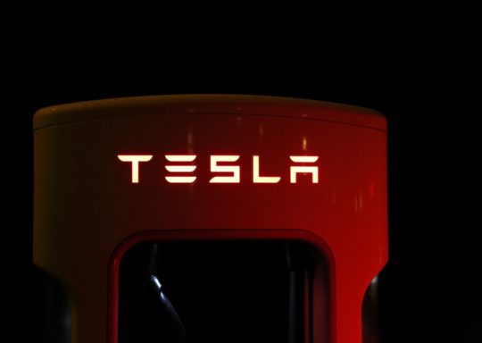 Acheter une Tesla en Bitcoin : coup marketing d’Elon Musk ou bonne opportunité ?