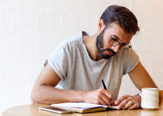 Copywriting : comment l’IA redéfinit l’écriture selon Sélim Niederhoffer